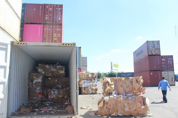 Bộ tài nguyên môi trường mời họp khẩn các tỉnh giải quyết vụ ‘' hàng ngàn container ứ đọng vì thông tư ’'