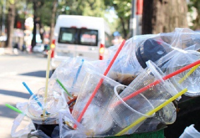 Việt Nam tính toán lộ trình cấm nhựa dùng một lần